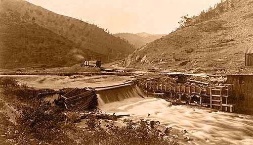 Train turning up Four Mile Canyon from Boulder Canyon