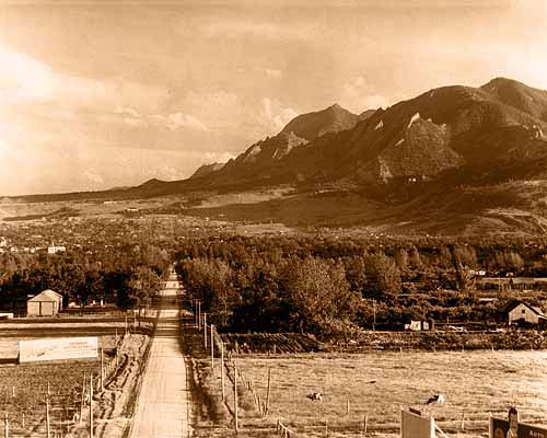 Looking South down Broadway Ave. Looking South down Broadway Ave.