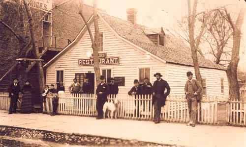 Men and Women in front of Pearl St. Restaurant Men and Women in front of Pearl St. Restaurant