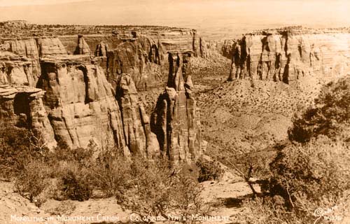 Monoliths in Monument Canyon - Colorado Nat'l Monument Monoliths in Monument Canyon - Colorado Nat'l Monument