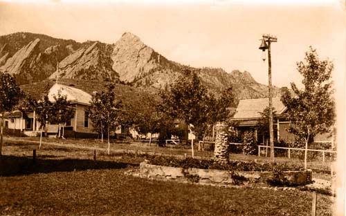 Chautauqua Streetlamp Below the Flatirons Chautauqua Streetlamp Below the Flatirons